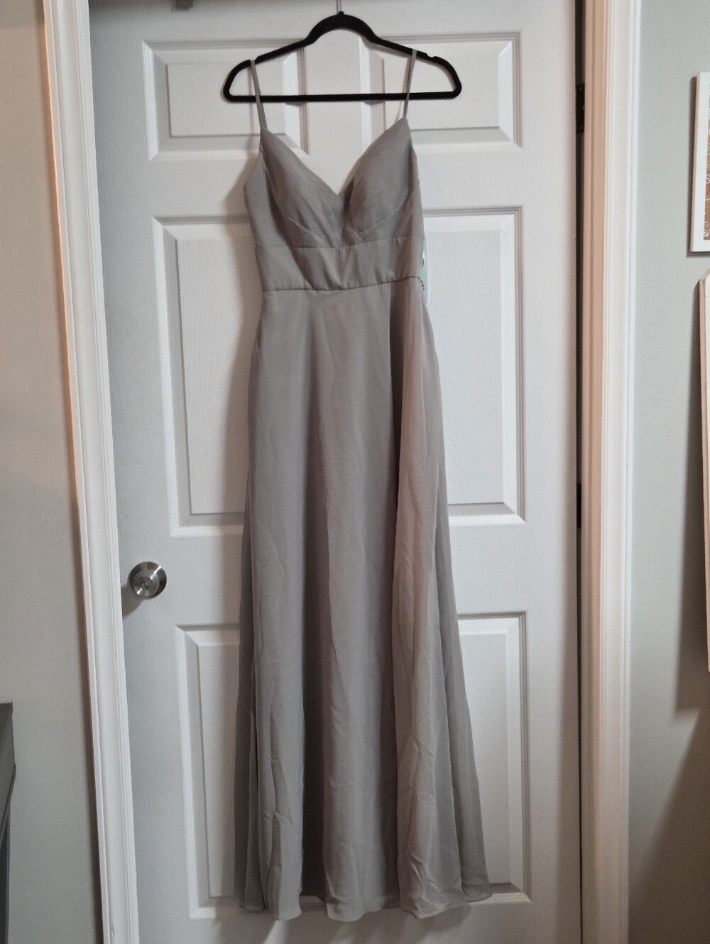 Elegant Light Gray Chiffon Spaghetti-Strap Formal Maxi Dress  V-Neck NWT Size 8